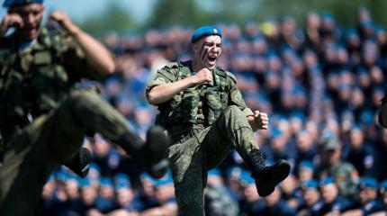 Российских десантников начали учить китайскому и арабскому языкам