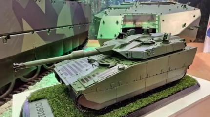 Новый вариант легкого танка CV90120 представили на выставке в Словакии