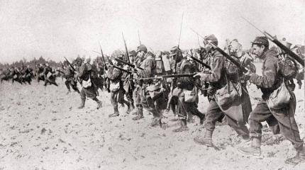Атака «людскими волнами»: тактика пьяных идиотов или обоснованный тактический приём? Атака «людскими волнами»: тактика пьяных идиотов или обоснованный тактический приём?