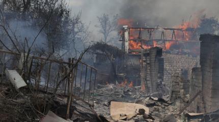 Ночными обстрелами ВСУ повреждено три дома в Донецке и Докучаевске