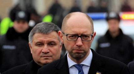 Аваков: "Яценюк так стреляет, что если вы увидите – обалдеете" Аваков: "Яценюк так стреляет, что если вы увидите – обалдеете"