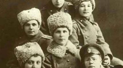 Пулеметчицы Белой Гвардии в боях Гражданской войны Пулеметчицы Белой Гвардии в боях Гражданской войны