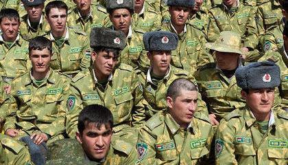 Российские военные занялись боевой подготовкой таджикских коллег Российские военные занялись боевой подготовкой таджикских коллег