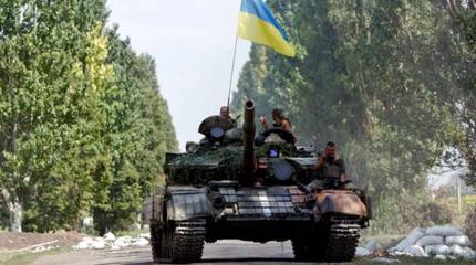 Ополченцы ДНР эвакуировали оставленный ВСУ на линии фронта танк с американским оборудованием Ополченцы ДНР эвакуировали оставленный ВСУ на линии фронта танк с американским оборудованием