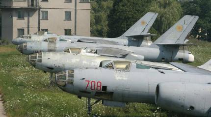 Списанные бомбардировщики Н-5 румынских ВВС Списанные бомбардировщики Н-5 румынских ВВС