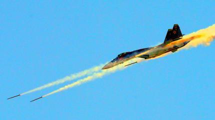 Су-35С ВКС РФ беспощадным огнём сравнял с землёй позиции боевиков в Сирии Су-35С ВКС РФ беспощадным огнём сравнял с землёй позиции боевиков в Сирии