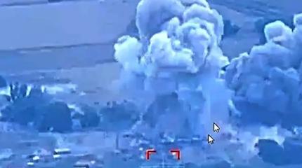 Огненный удар: наша авиация накрыла противника полутонными бомбами с УМПК