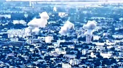 На видео показали, как 10 летающих фугасов обрушились на врага в Херсоне