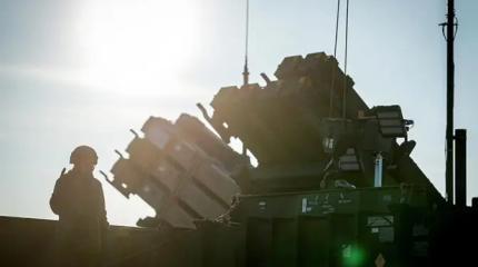 Зеленский позорит американский Patriot, подставляя его под «Искандеры» Зеленский позорит американский Patriot, подставляя его под «Искандеры»