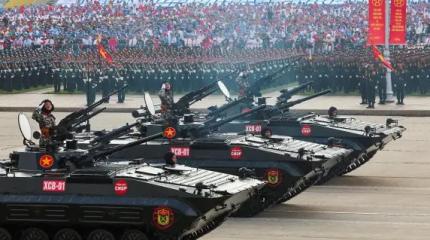 Новые БМП XCB-01 и БТР XTC-02 показали на военном параде во Вьетнаме
