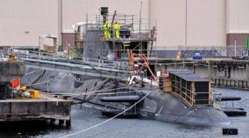 Великобритания, не может построить новые подводные лодки - нет кадров