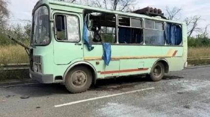 ВСУ ударили по пассажирскому автобусу в ЛНР и обстреляли Донецк ракетами