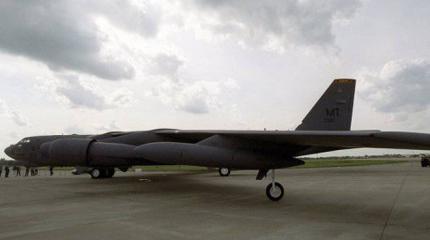 США перебросили в Европу три стратегических бомбардировщика В-52 США перебросили в Европу три стратегических бомбардировщика В-52
