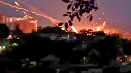Массированный удар по Киеву начался с мощных взрывов "Гераней" и пожаров