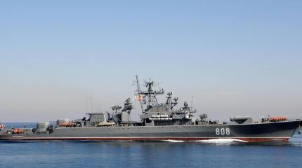 «Пытливый» взял на контроль действия USS Fort McHenry в Чёрном Море