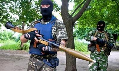 В Донецке ополченцы перехватили две фуры с провизией для нацгвардейцев В Донецке ополченцы перехватили две фуры с провизией для нацгвардейцев