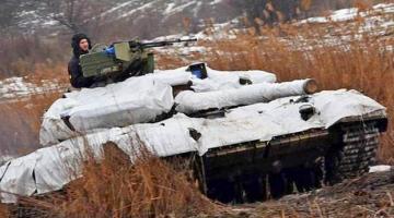 Украинский танк Т-64БВ, замаскированный простынями, удивил соцсети