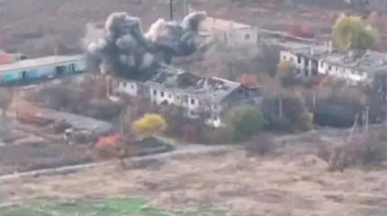 ЛМУР снесла крышу и подожгла здание, где находились дроноводы ВСУ