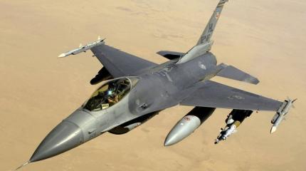 Без пятого поколения: США хотят летать на F-16 до 2048 года