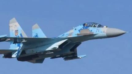 Су-27 ВСУ - носитель бомб JDAM-ER и Hammer удалось сжечь на земле Су-27 ВСУ - носитель бомб JDAM-ER и Hammer удалось сжечь на земле