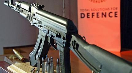 Легендарный АК-47 и спустя шестьдесят пять лет оказался нарасхват Легендарный АК-47 и спустя шестьдесят пять лет оказался нарасхват
