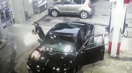 Разборки со стрельбой: АК против пистолета Разборки со стрельбой: АК против пистолета