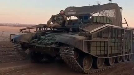 Боевики ВСУ продолжают переделывать "Мста-С" в тягачи-транспортерs Боевики ВСУ продолжают переделывать "Мста-С" в тягачи-транспортерs