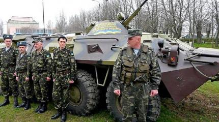 Киев собрался воевать «на два фронта» Киев собрался воевать «на два фронта»