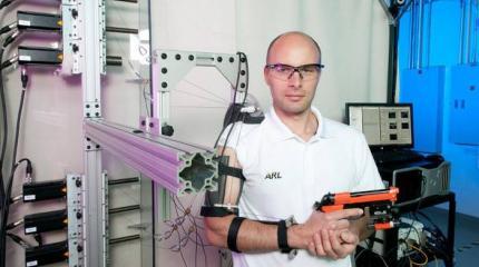 MAXFAS: Мобильный ручной экзоскелет для стабилизации стрелкового оружия MAXFAS: Мобильный ручной экзоскелет для стабилизации стрелкового оружия