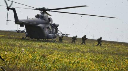 Минобороны проверило готовность военных к немедленным действиям на учениях "Восток-2014" Минобороны проверило готовность военных к немедленным действиям на учениях "Восток-2014"