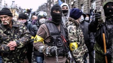 Вооруженные до зубов украинские националисты идут на Киев Вооруженные до зубов украинские националисты идут на Киев