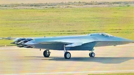 Китайский самолет шестого поколения J-50 впервые сфотографировали на земле