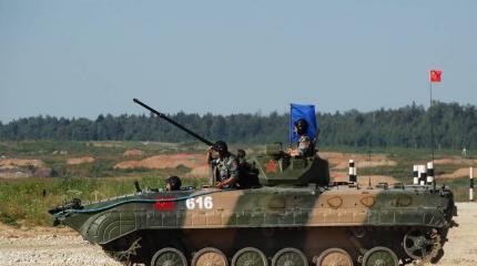 Китайские БМП ZBD-86A против российских БМП-2 на соревнованиях «Суворовский натиск» - фоторепортаж Китайские БМП ZBD-86A против российских БМП-2 на соревнованиях «Суворовский натиск» - фоторепортаж