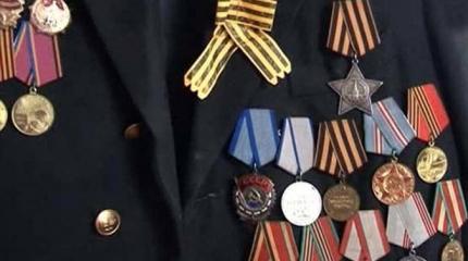 90-летний ветеран обучает новобранцев ополчения тактике общевойскового боя 90-летний ветеран обучает новобранцев ополчения тактике общевойскового боя