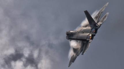 Почему США не хотят возобновлять производство F-22