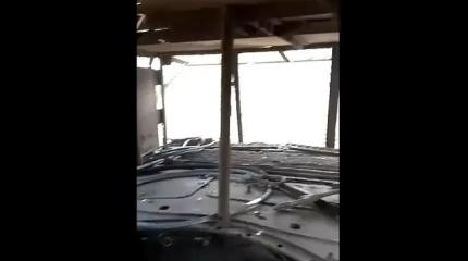 Танк Т-62 без башни на СВО превратился в БТР с "мангалом " и "косичками" Танк Т-62 без башни на СВО превратился в БТР с "мангалом " и "косичками"