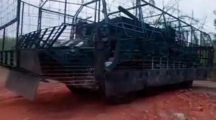 Украинские боевики показали монструозный "мангал" на БТР-4