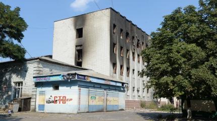 Перемирие по-украински: по Донбассу стреляют только из танков и БМП Перемирие по-украински: по Донбассу стреляют только из танков и БМП