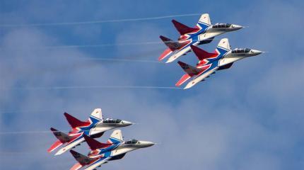 «Русские витязи» и «Стрижи» отпразднуют 25-летний юбилей военным авиашоу «Русские витязи» и «Стрижи» отпразднуют 25-летний юбилей военным авиашоу