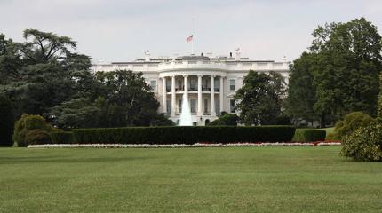Fox News: Боевики ИГ распространили видео с угрозой взорвать Белый дом США Fox News: Боевики ИГ распространили видео с угрозой взорвать Белый дом США