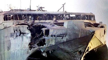 Саудовский корабль Swift после попадания противокорабельной ракеты С-802 Саудовский корабль Swift после попадания противокорабельной ракеты С-802