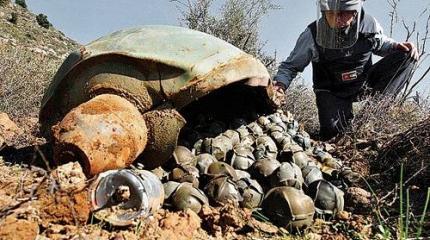 В Севастополе взорвали тринадцать бомб В Севастополе взорвали тринадцать бомб