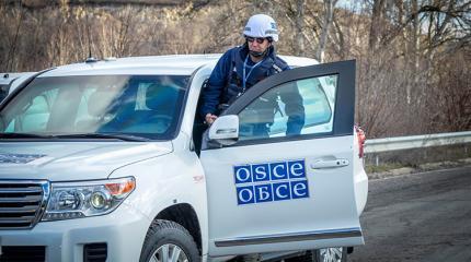 ОБСЕ обнаружила около Донецка украинские ЗРК "Бук" ОБСЕ обнаружила около Донецка украинские ЗРК "Бук"