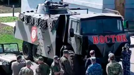 В ДНР показали уникальный гантрак из КамАЗа и БМД-2 В ДНР показали уникальный гантрак из КамАЗа и БМД-2