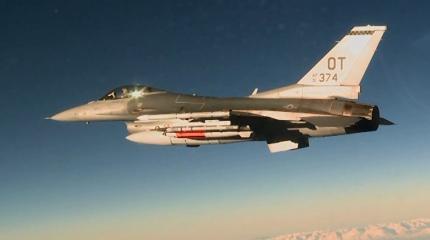 В США разбился истребитель F-16 с боеприпасами В США разбился истребитель F-16 с боеприпасами