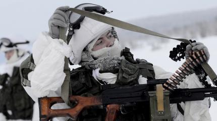 Арктические мотострелки Северного флота высадились на Земле Александры Арктические мотострелки Северного флота высадились на Земле Александры