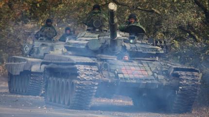 ВСУшники зубоскалят над танками: «Во сепарский Т-72, а то никто не поверит» ВСУшники зубоскалят над танками: «Во сепарский Т-72, а то никто не поверит»