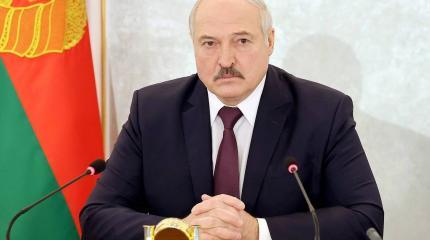 Лукашенко назвал причину крушения военного самолета Як-130 в Барановичах