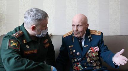 Военные провели для 96-летнего ветерана из Новосибирска онлайн-парад