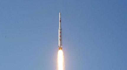 КНДР запустила ракеты малой дальности в сторону Японского моря КНДР запустила ракеты малой дальности в сторону Японского моря
